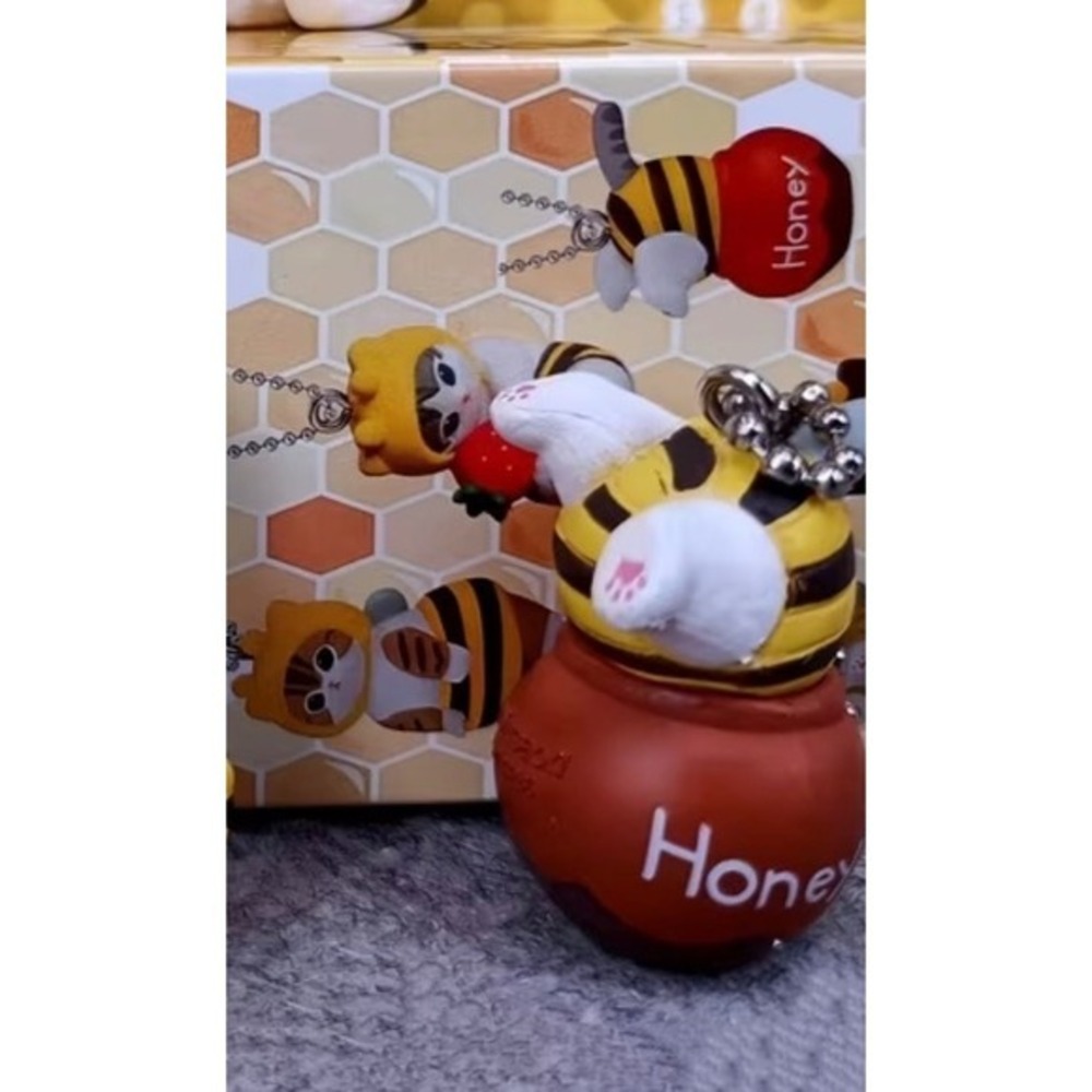 Mofusand Hachi-nyan Swing Keychain OS Yellow Bee Cat Honey Pot Figure